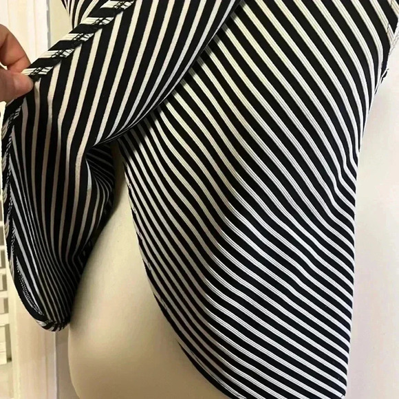 ❤️2/$30❤️[S]Banana Republic Black/White Striped  Tank Top - Picture 6 of 9